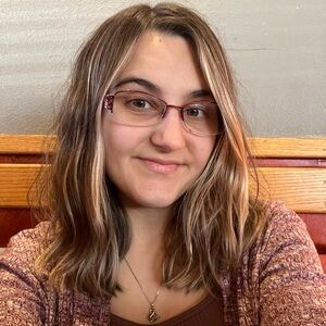 Meet your Posher, Danielle